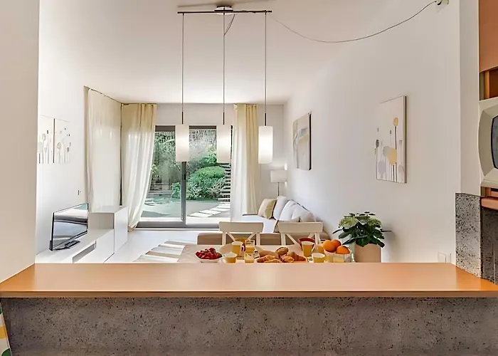 Appartamento Pretty Garden Next To A Charming *