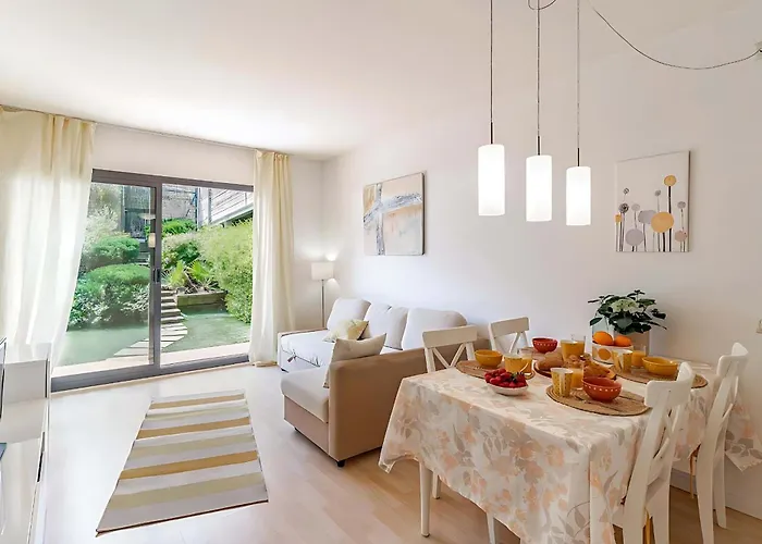 Pretty Garden Next To A Charming Апартаменты